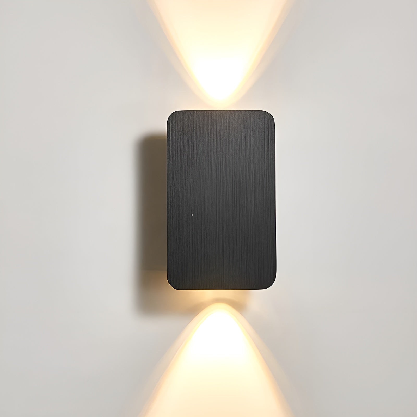Elegancki kinkiet LED o minimalistycznym designie do Twojego domu 0