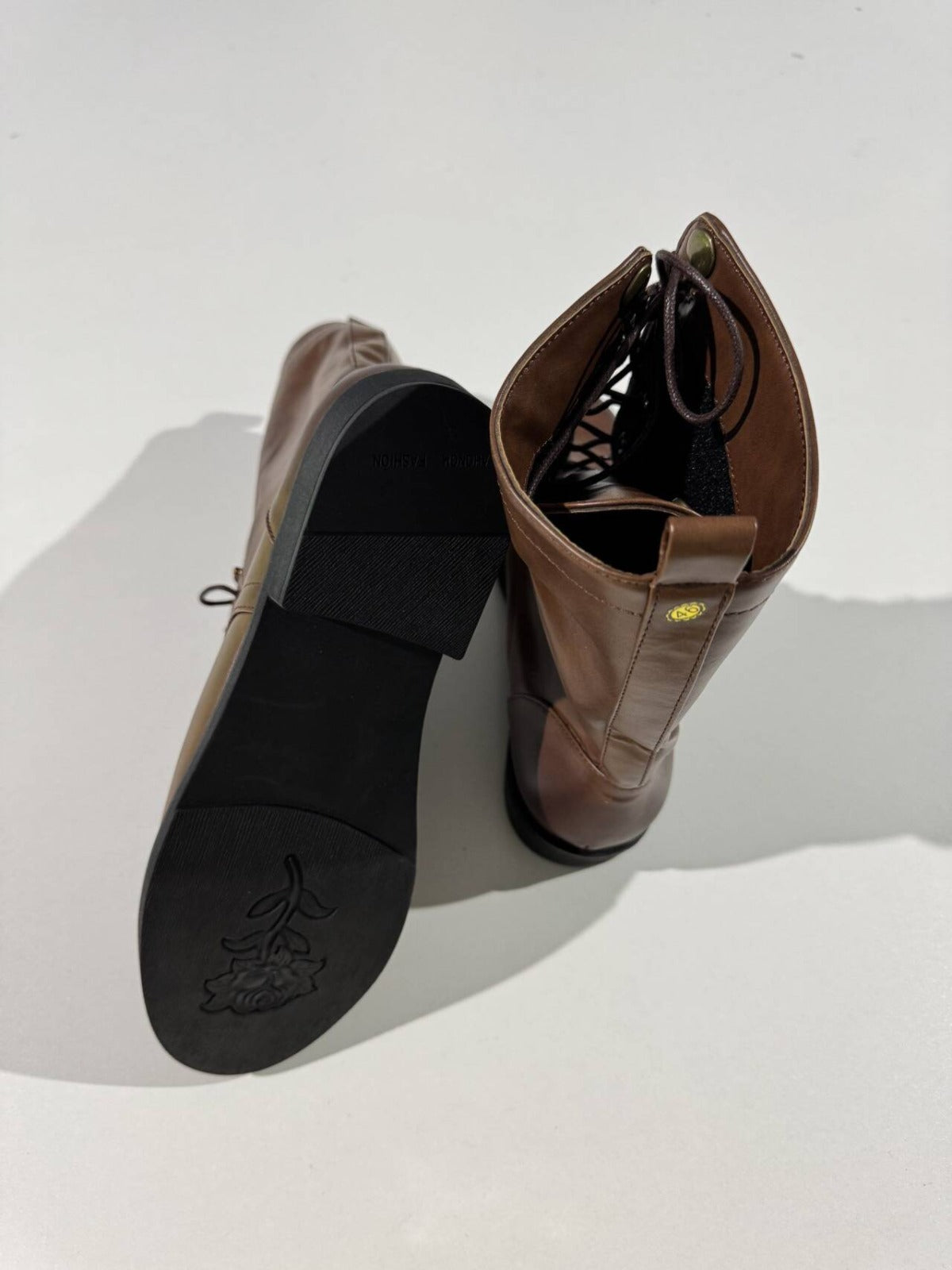 Damskie buty retro sznurowane | Składana konstrukcja wokół kostki