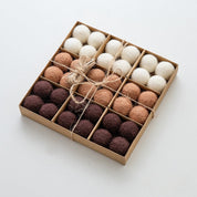 ArcticFlakes | Zestaw do samodzielnego wykonania filcowej kuli śnieżnej jako dekoracja świąteczna 1