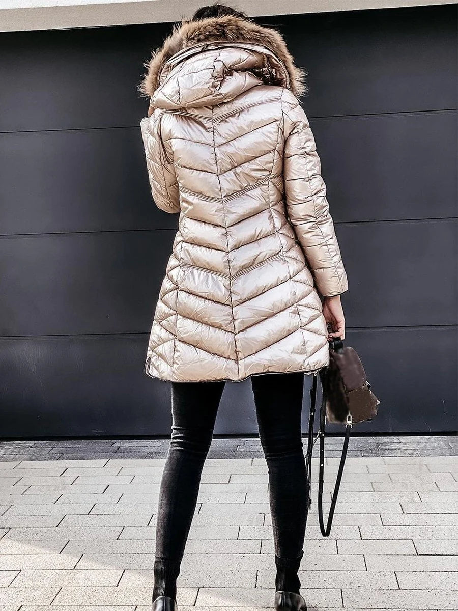 Brunhilde | Steppjacke mit Kunstfellkapuze und Zipptaschen 1