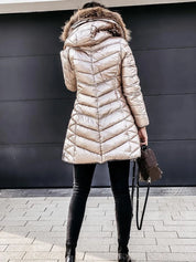 Brunhilde | Steppjacke mit Kunstfellkapuze und Zipptaschen 1