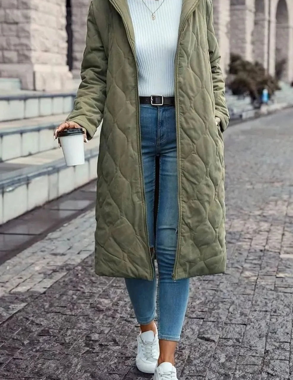 Charlotte | Damen Winterjacke Gesteppte Kapuzenjacke mit Reißverschluss 1