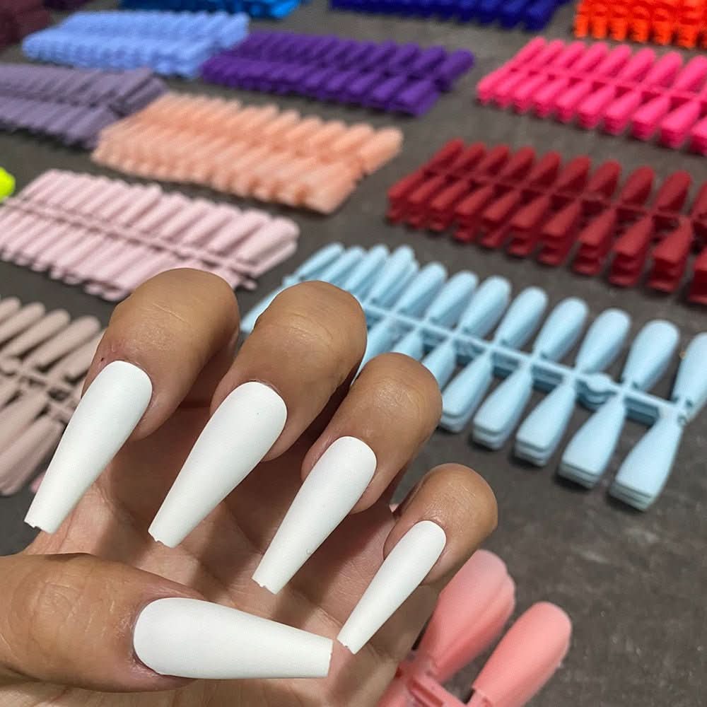 ChicNails | Matowe, nakładane paznokcie – Eleganckie sztuczne paznokcie w 13 odcieniach 1