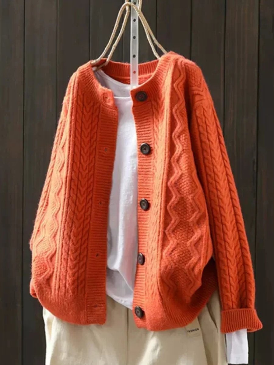 Damski kardigan oversize o splocie warkoczowym z guzikami na jesień i zimę 4
