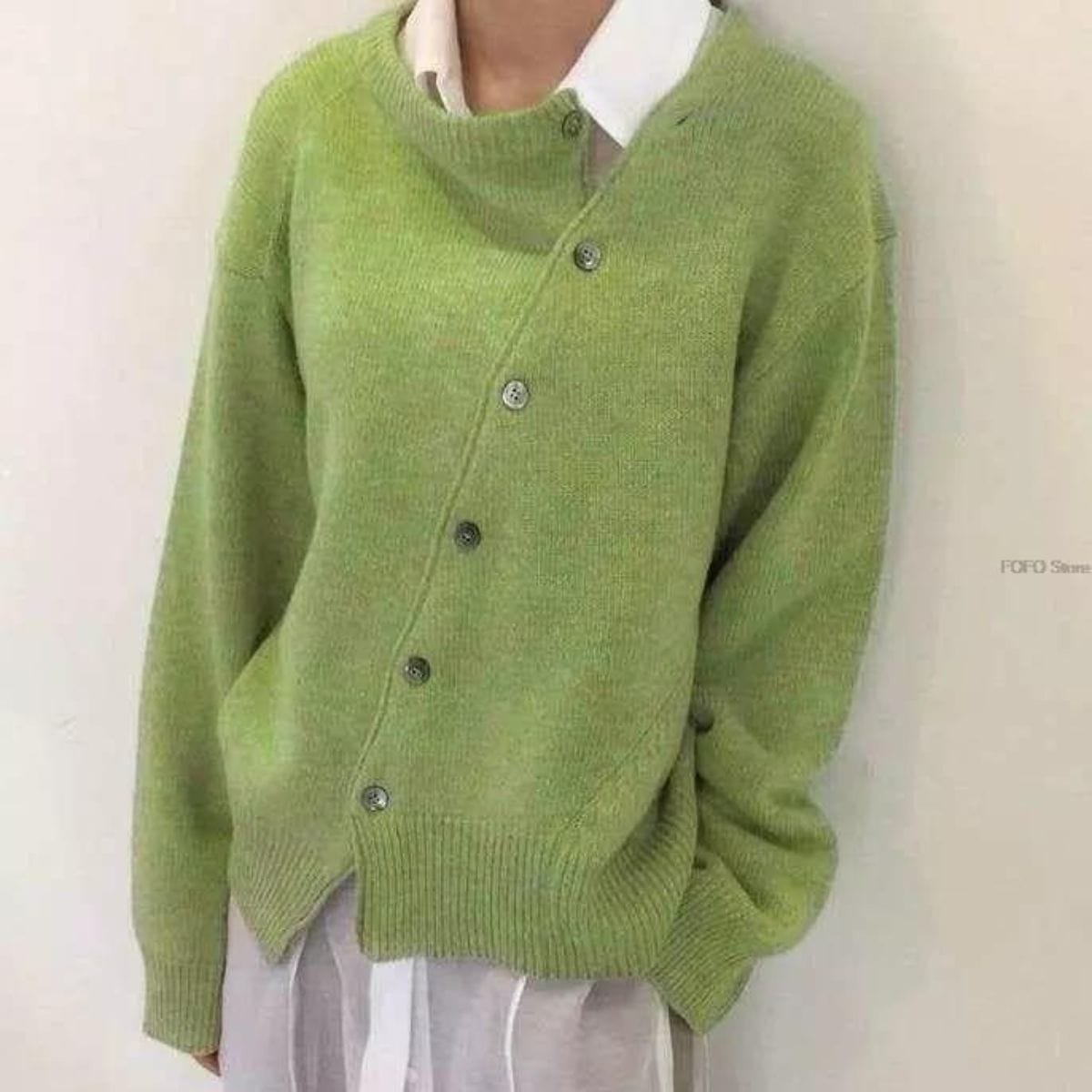 Długi Kardigan Damski Oversize Z Asymetrycznym Zapięciem Na Guziki - Modny Styl Na Jesień I Zimę 4