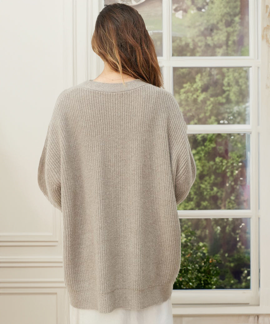 Długi Kardigan Damski Oversize Zapinany Na Guziki – Stylowy I Wygodny Sweter Na Każdą Porę Roku 2