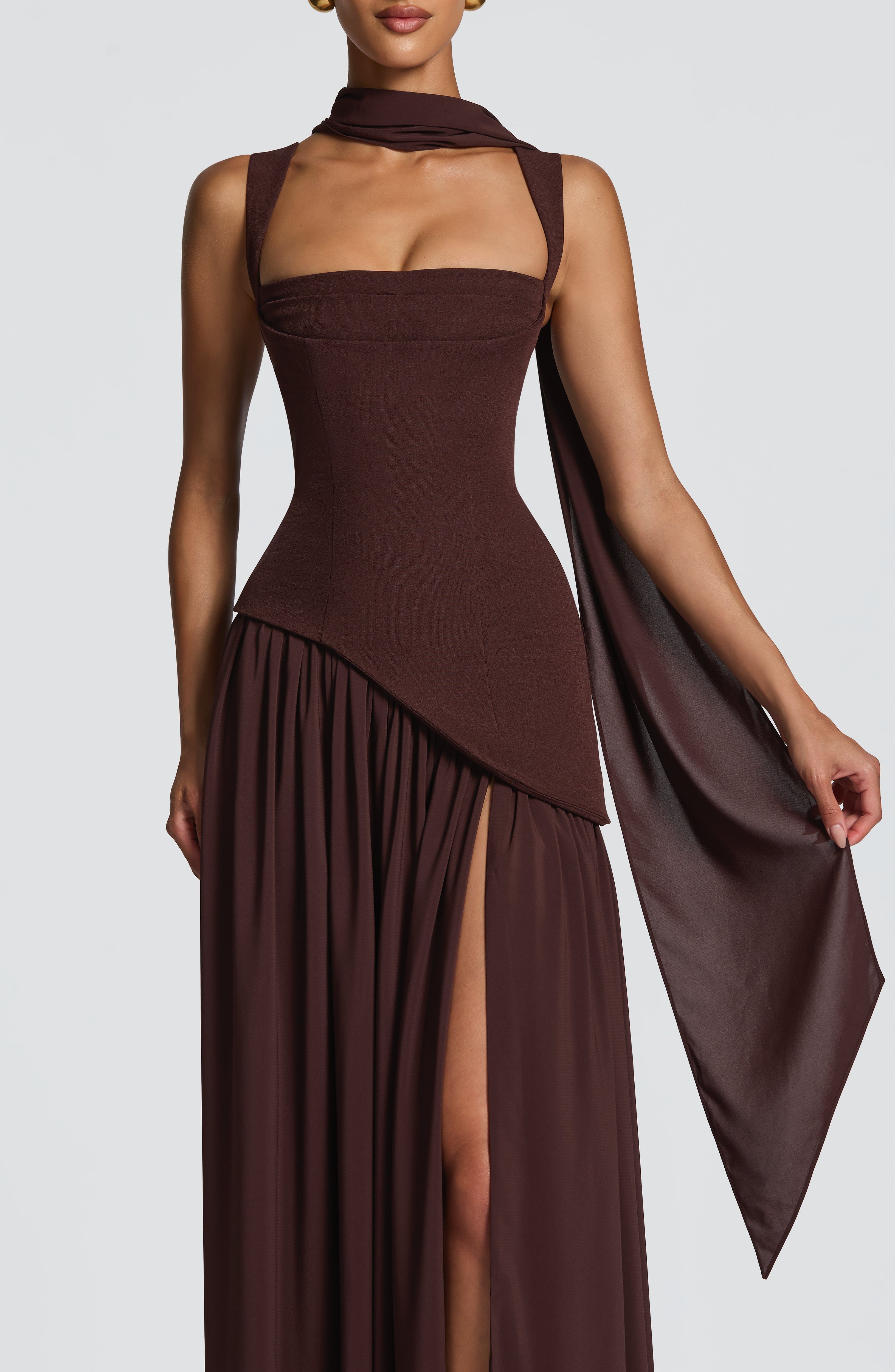 Elegancka sukienka maxi z asymetrycznym krojem dla kobiet 4