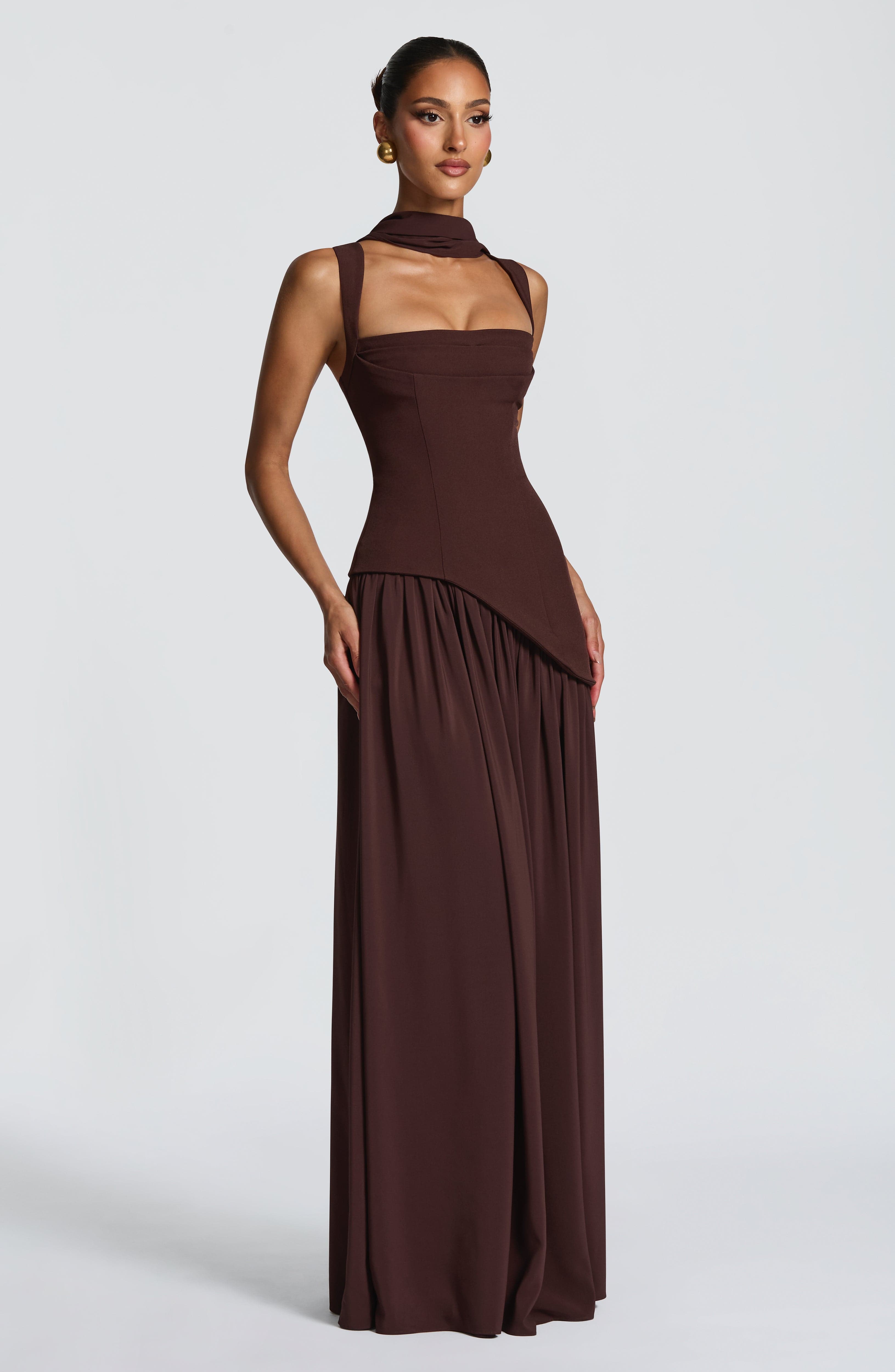 Elegancka sukienka maxi z asymetrycznym krojem dla kobiet 5