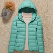 Emilia | Damen Winterjacke Ultraleichte Steppjacke mit Kapuze 9
