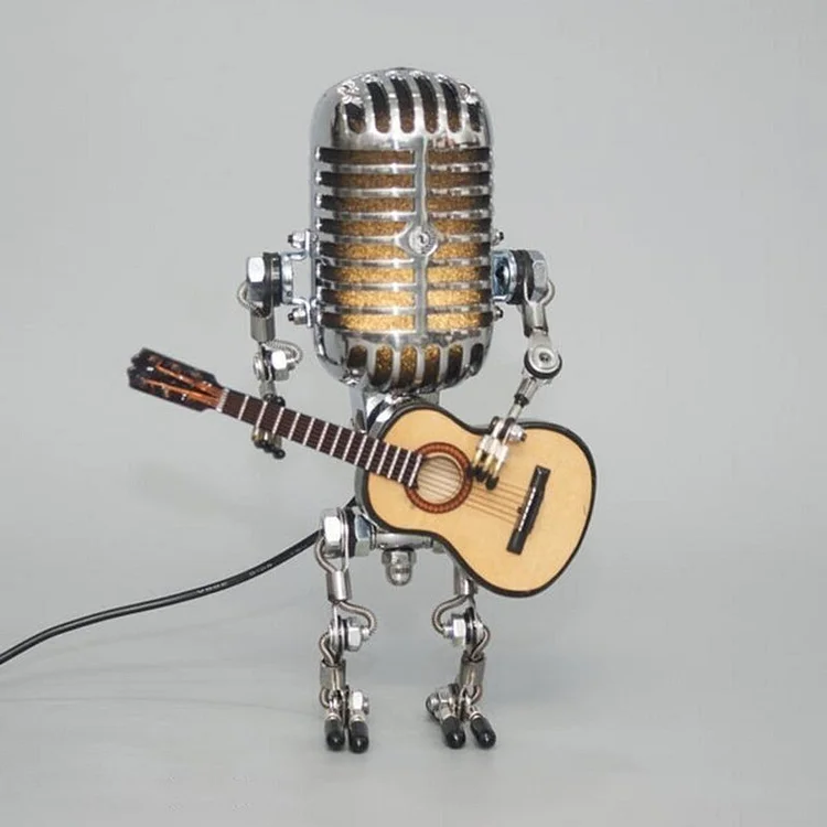 Metalowy robot z mikrofonem i lampą gitarową 0