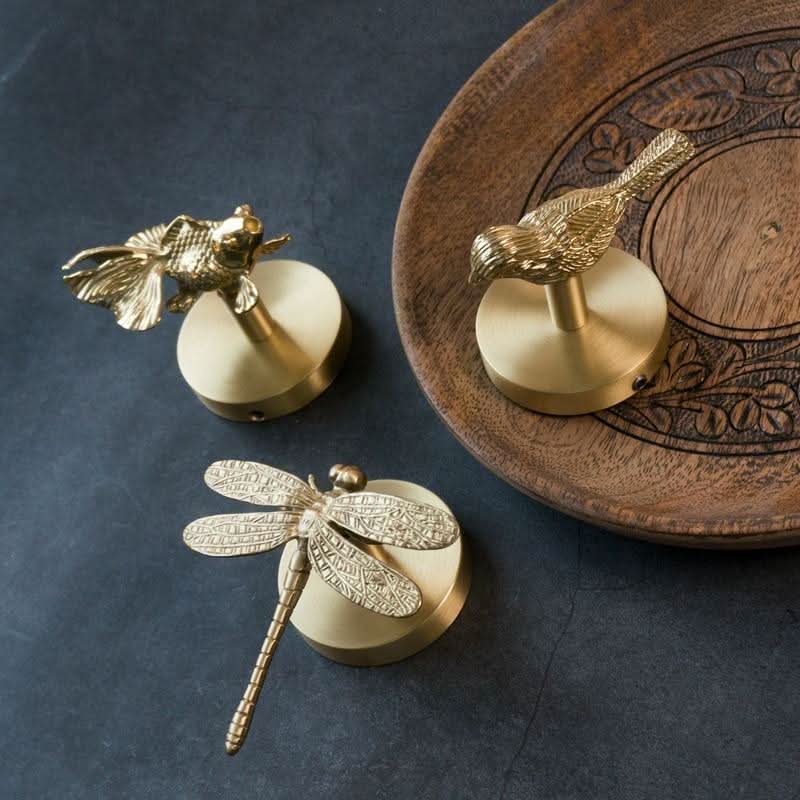 Mosiężny wieszak ścienny w kształcie zwierzęcia ze złotymi akcentami 3