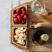 Picknicktisch mit Wein im Freien | Platz für Flasche, 2 Gläser & Snacks | Tragbar  | VinoPicnic 7