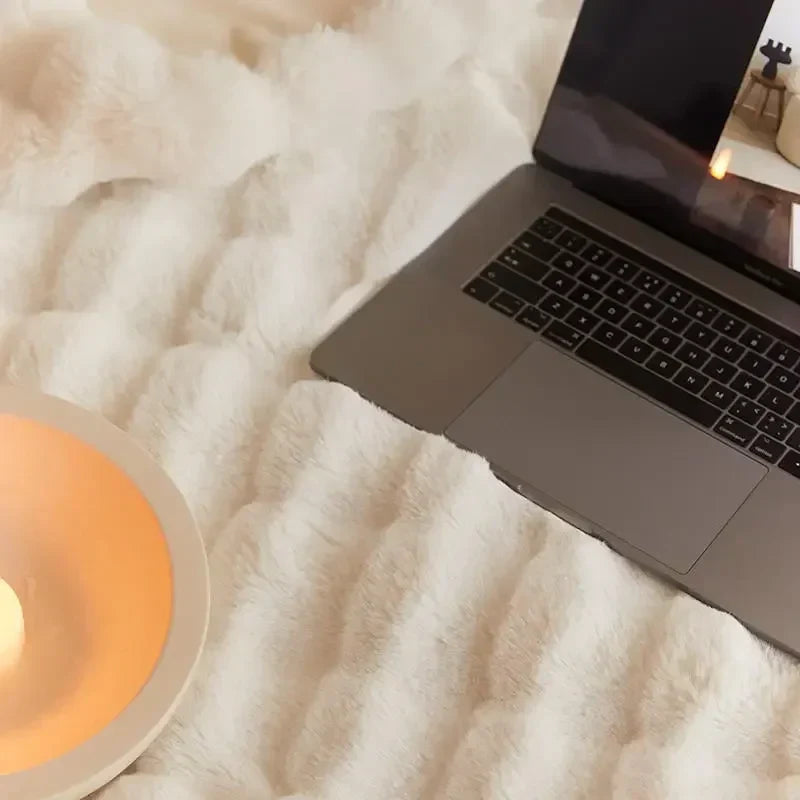 Puszysty koc, o którym wszyscy mówią! - WarmWool zapewnia ciepło w chłodne dni 7