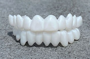 SmileFlex – protezy z białymi soczewkami zębowymi 1