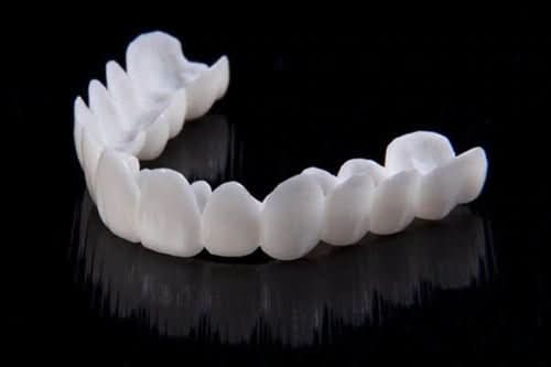 SmileFlex – protezy z białymi soczewkami zębowymi 5
