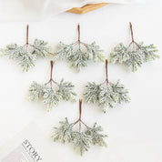 Urok kaktusa | Dekoracja świąteczna z zielonymi liśćmi i akcentem w stylu boho 5