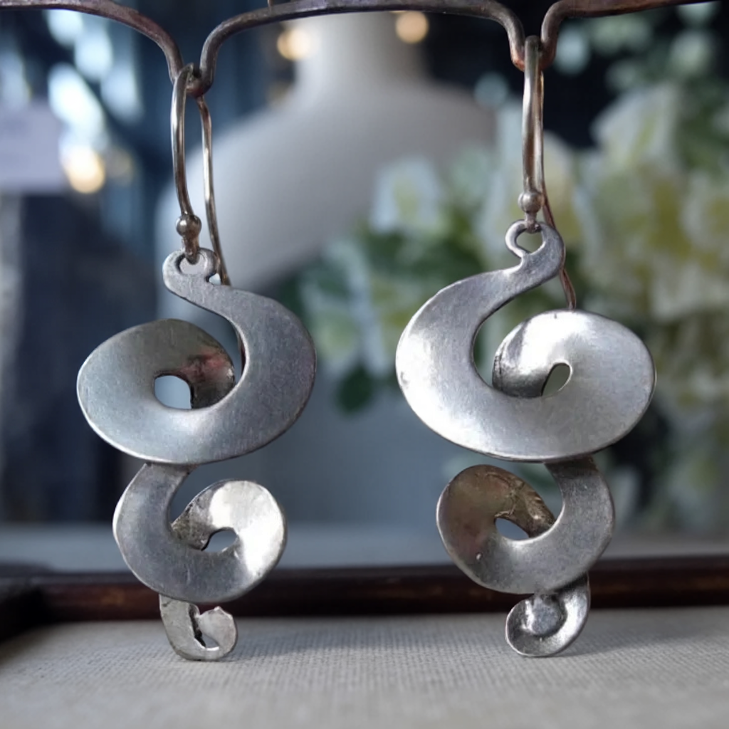 Vintage Spiral Earrings in Silver Color – Elegant Design for Timeless Style 1