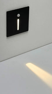 Lampa schodowa LED z czujnikiem ruchu do użytku wewnątrz pomieszczeń