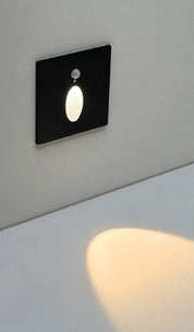 Lampa schodowa LED z czujnikiem ruchu do użytku wewnątrz pomieszczeń