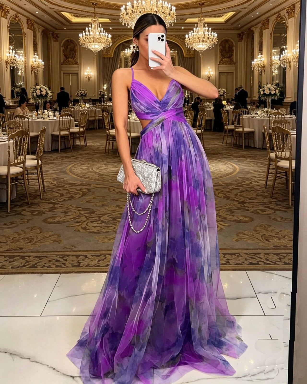 FIONA | Elegancka Sukienka z Odkrytymi Ramionami