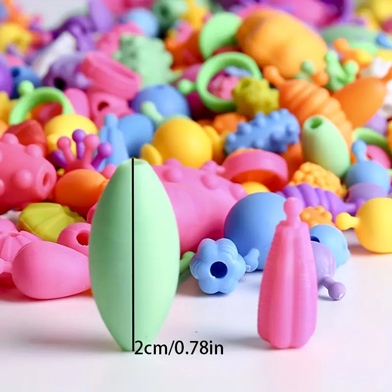 Zestaw do Tworzenia Biżuterii dla Dzieci z Ponad 500 Koralikami – Kreatywna Zabawa i Rozwój Umiejętności 4