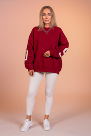  Bluza damska z kolekcji 2024 w kolorze czerwonym – odważny, stylowy i przyciągający uwagę akcent.