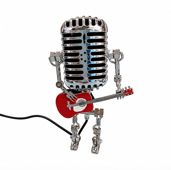 Stary metalowy robot z mikrofonem i lampą gitarową