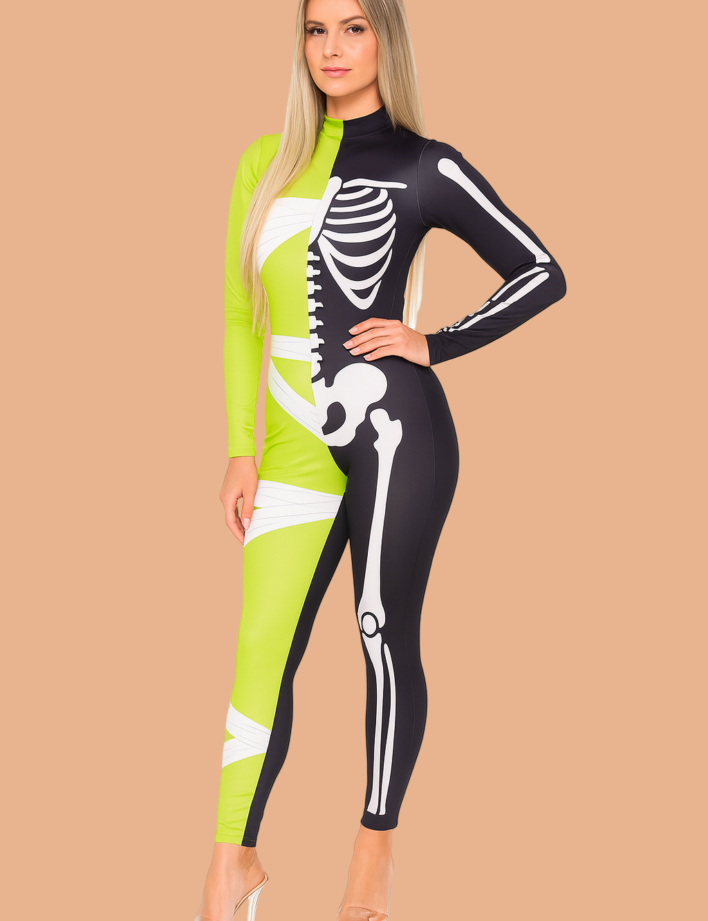 Kostium halloweenowy damski typu kombinezon, połowa w neonowej zieleni z nadrukiem bandaży mumii, a druga połowa w czerni z białym nadrukiem szkieletu, z długimi rękawami i dopasowanym fasonem.