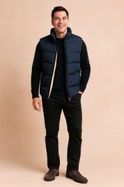 Men’s navy blue puffer vest with warm fleece lining, lightweight design and zip closure, ideal for layering in autumn and winter.