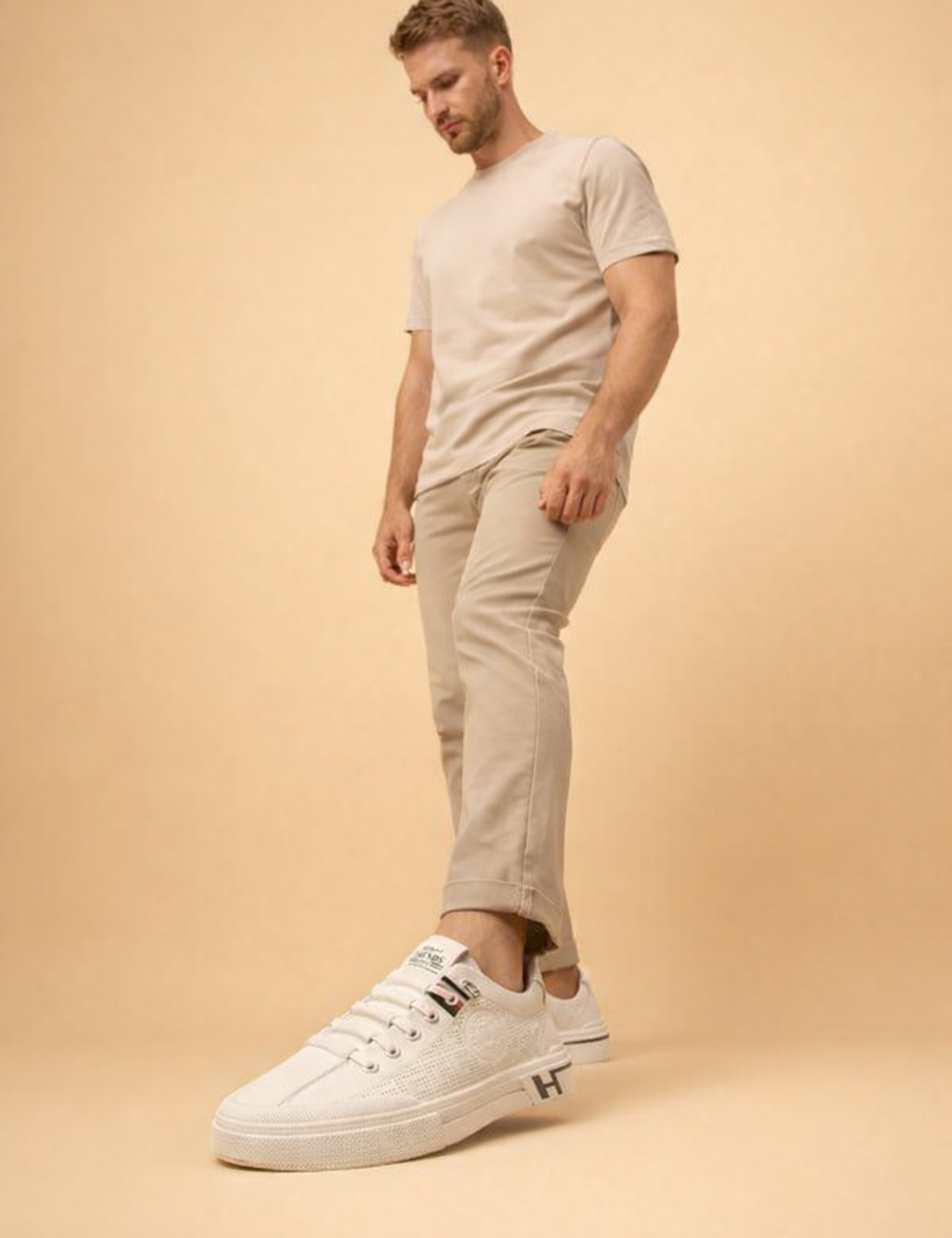 mens-urban-everyday-sneakers-modern-casual-footwear3.png