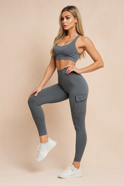 szare legginsy sportowe z kieszenią cargo, wysoki stan, elastyczny materiał do fitnessu i treningu