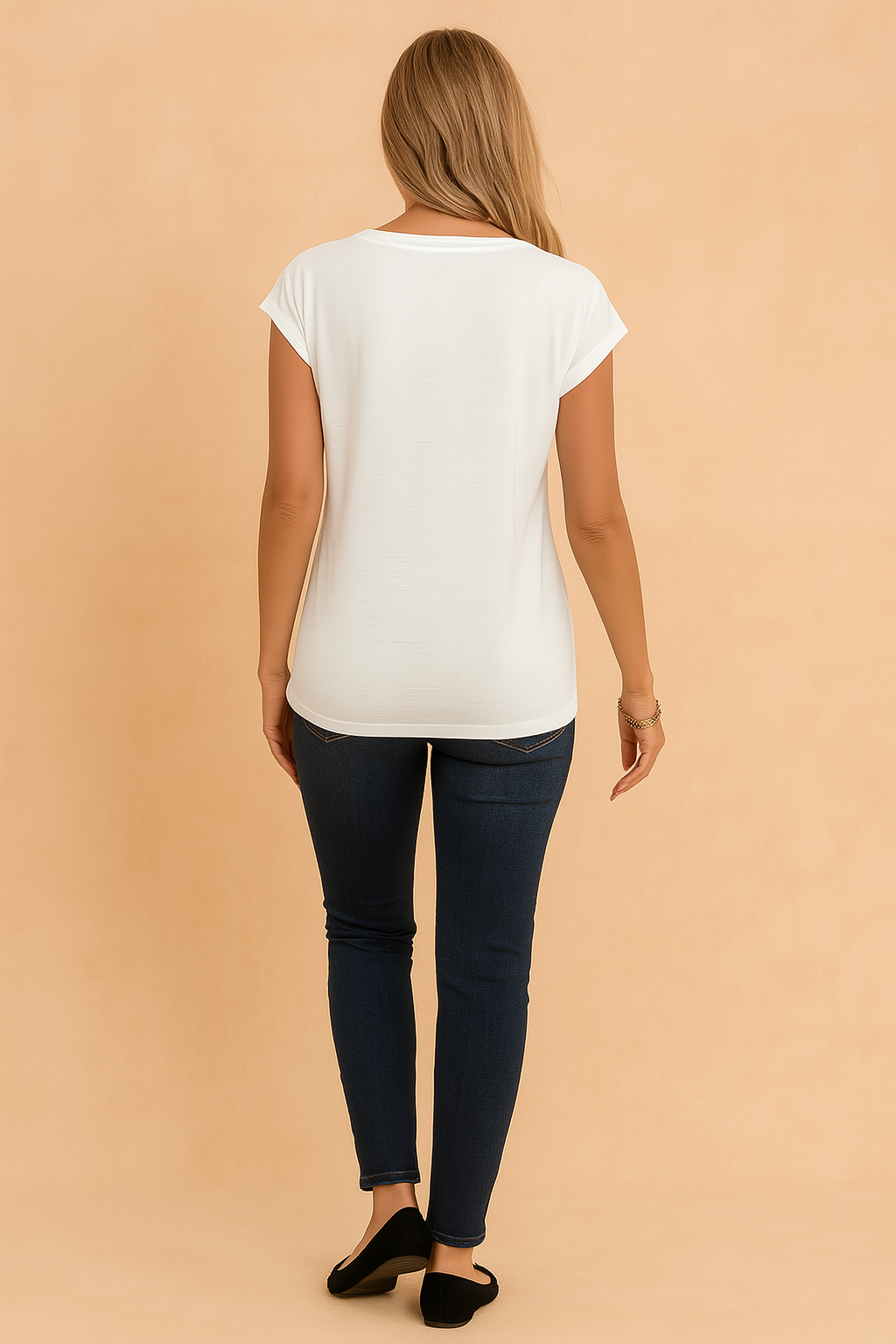 Short-sleeve white crew-neck T-shirt with cuffed sleeves and a slightly curved hem, paired with dark blue fitted jeans.